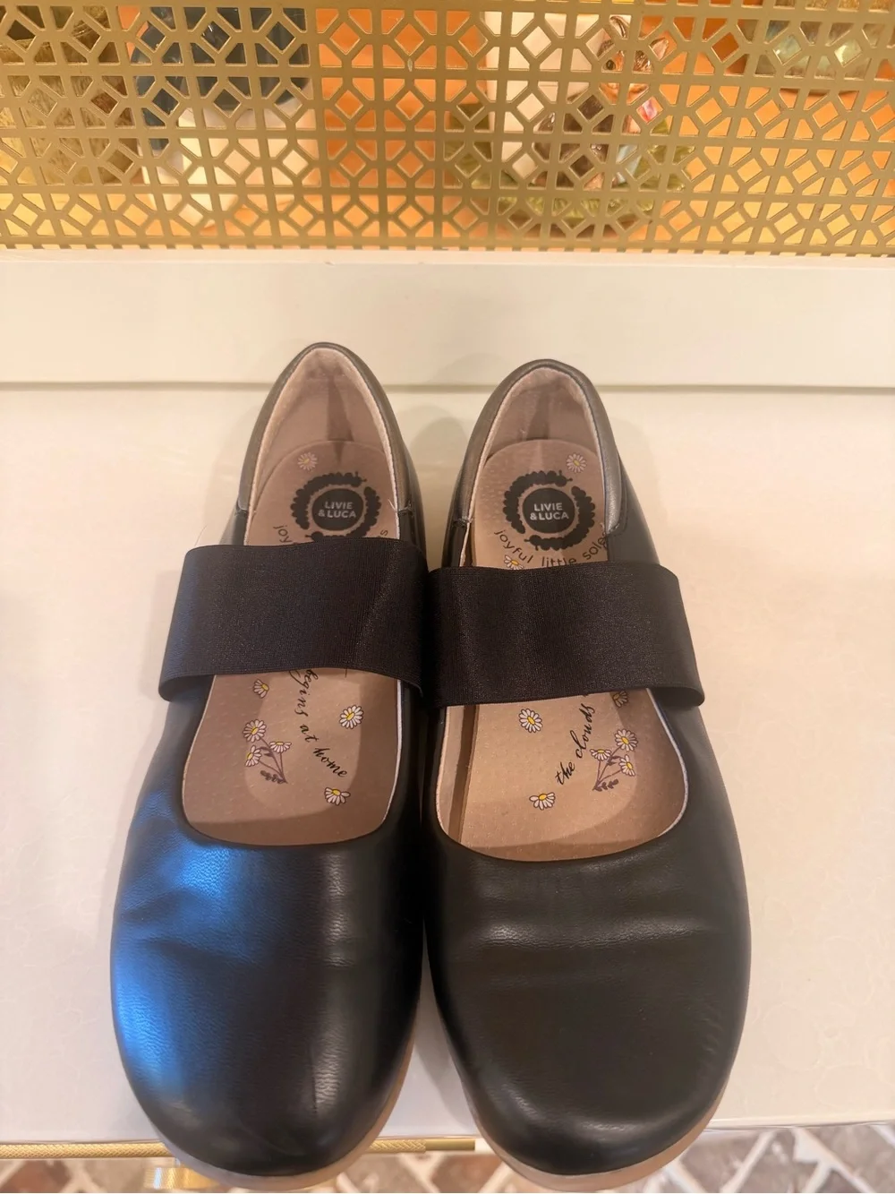 Livie & Luca Black Elastic Strap Mary Jane Flats! Size 3! EUC!